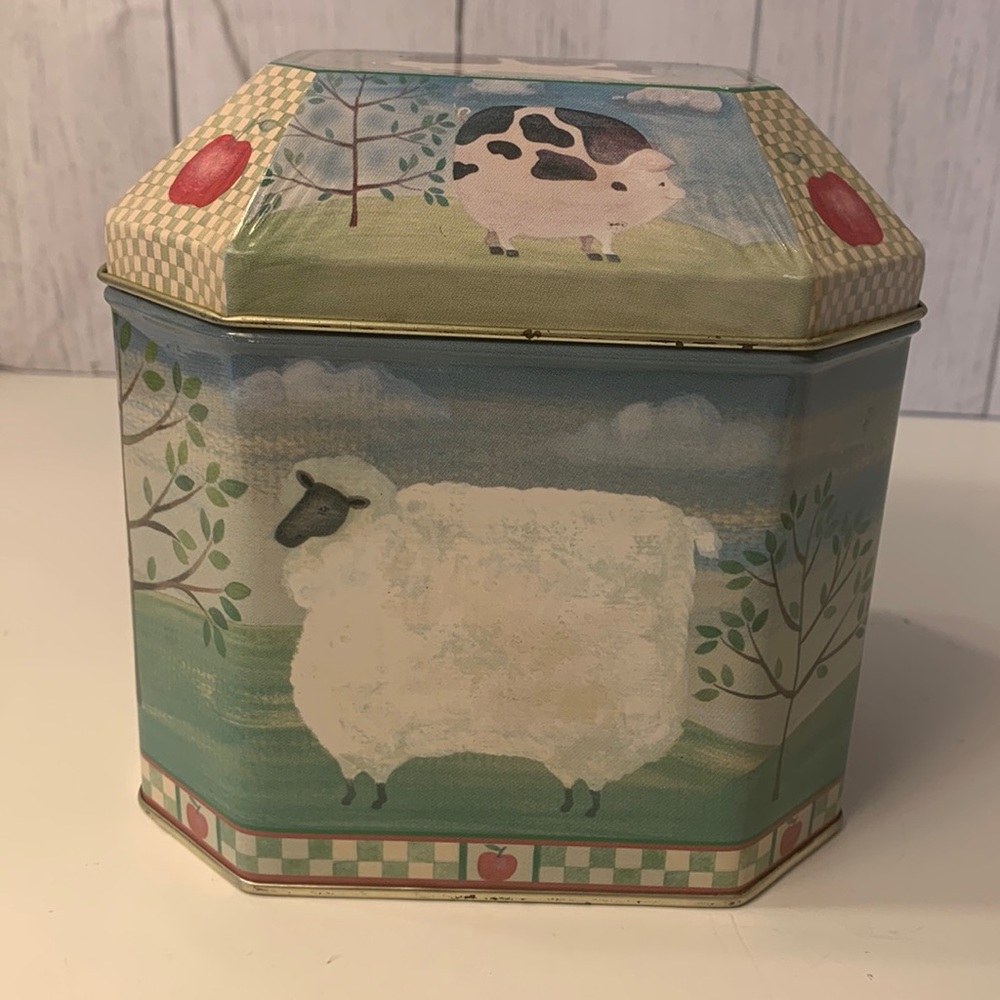 Vintage Country Farm Animal tin.  Folk Art.